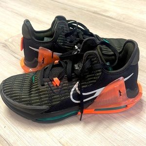 Nik basketball shoes